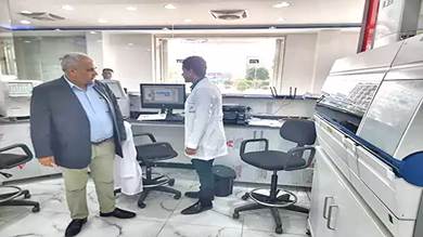 مدير عام صحة عدن يتفقد العمل في مركز الخمسين الطبي بالشيخ عثمان